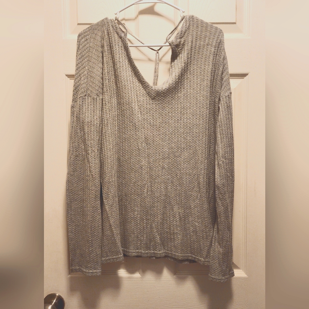 CHASER PEEKABOO SHOULDER TOP